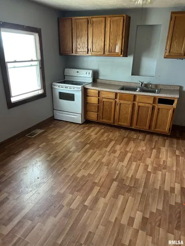 $73,150 | 421 East Washington Street, Edinburg, IL 62531