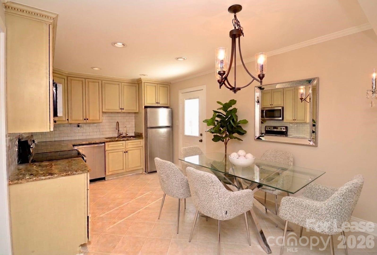 544 Manhasset Road Charlotte, NC 28209 - Photo 4 of 23