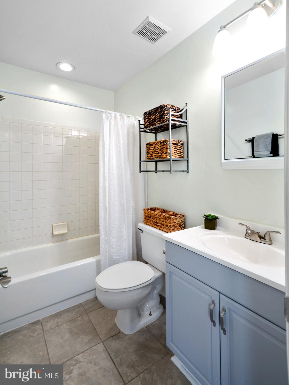 5560 Rivendell Place Frederick, MD 21703 - Photo 29 of 44 Inviting master bath