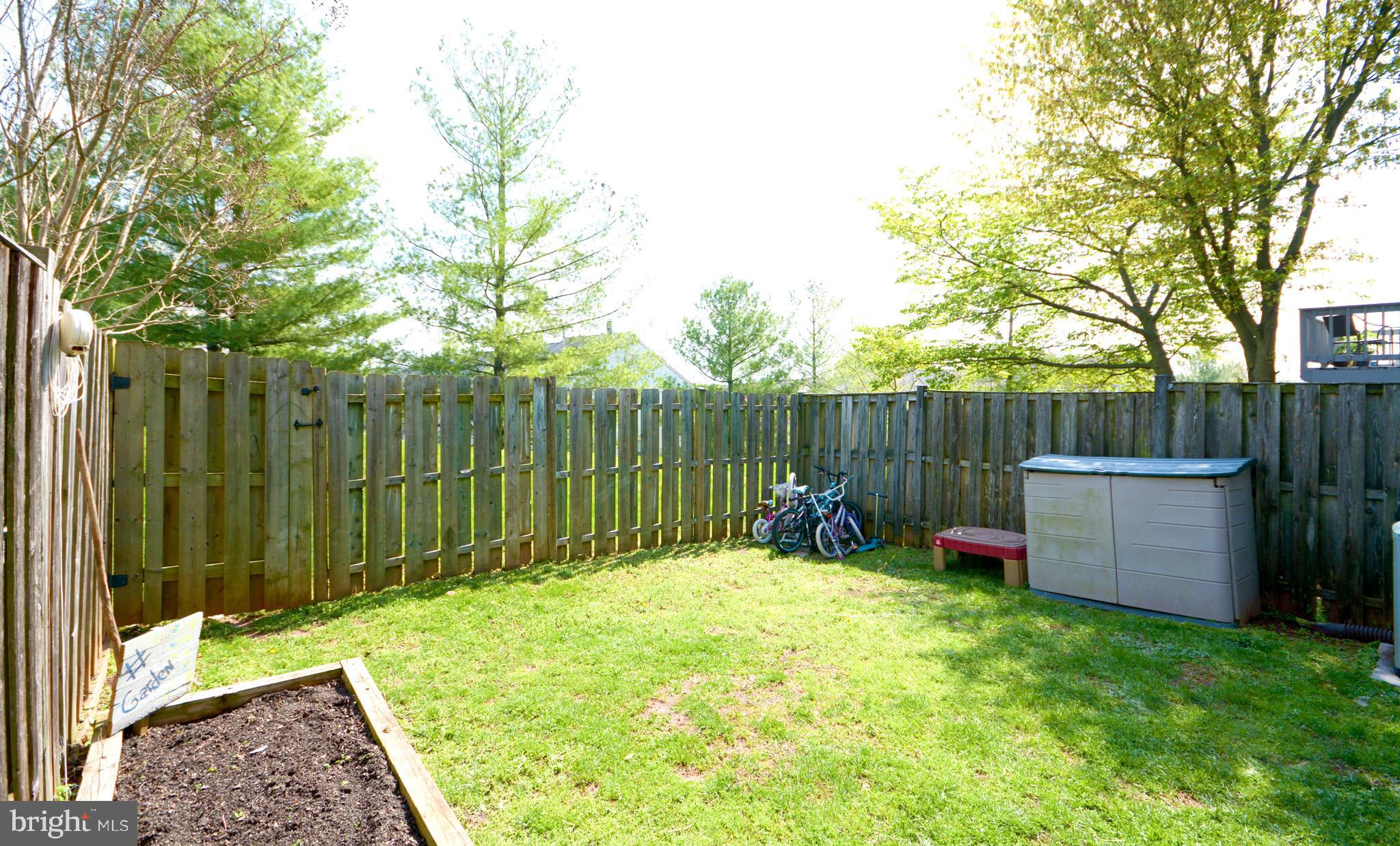5560 Rivendell Place Frederick, MD 21703 - Photo 40 of 44 Spacious backyard