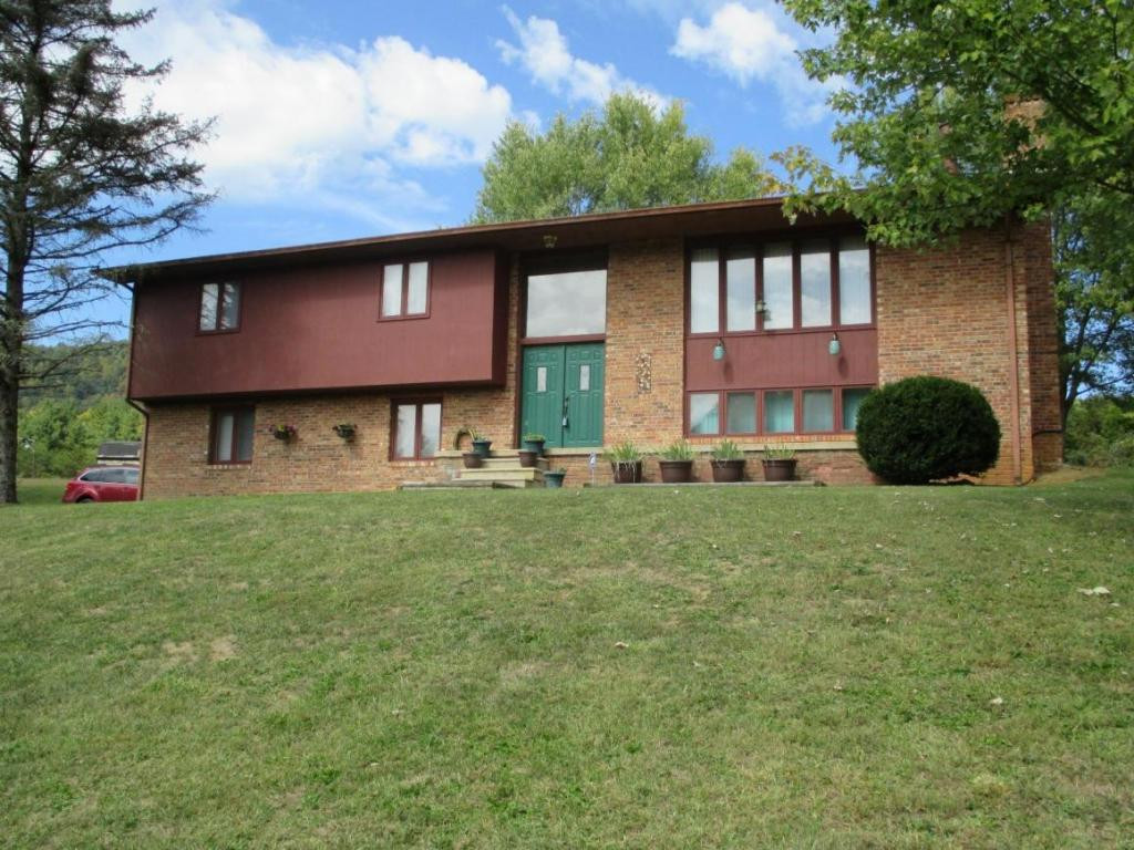 4220 Reservoir Road Kingsport, TN 37660 - Photo 1 of 24 Front