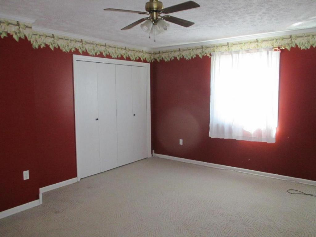 4220 Reservoir Road Kingsport, TN 37660 - Photo 11 of 24 Master Bedroom
