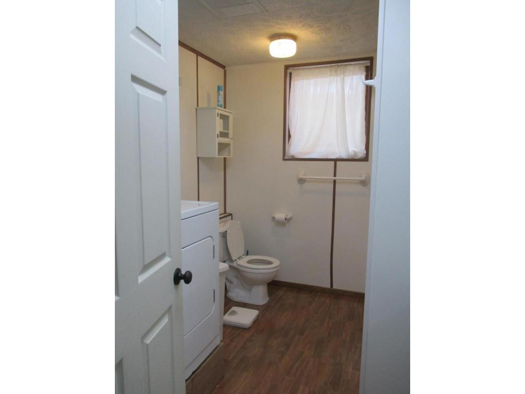 4220 Reservoir Road Kingsport, TN 37660 - Photo 15 of 24 BathLaundry