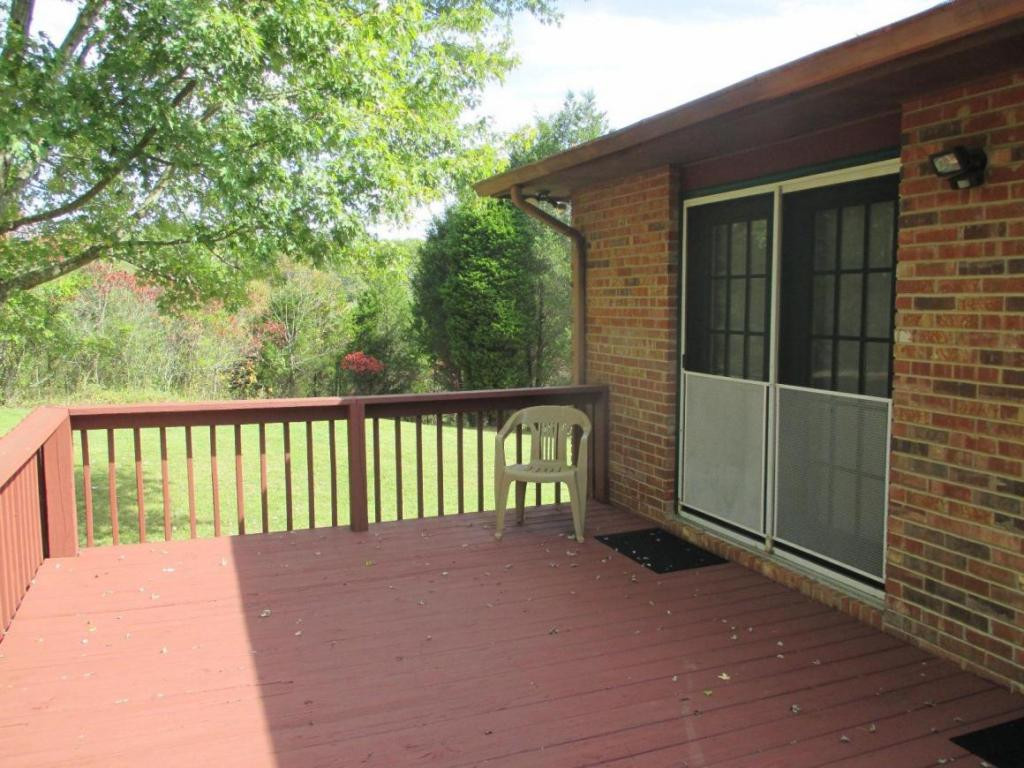 4220 Reservoir Road Kingsport, TN 37660 - Photo 18 of 24 Deck