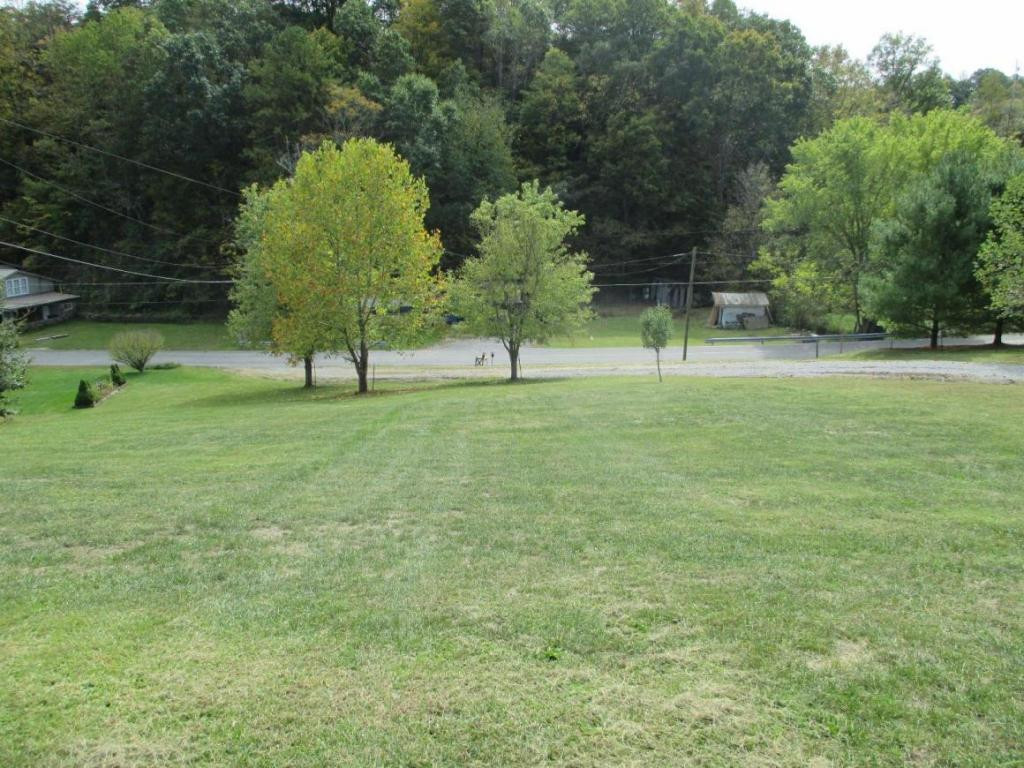 4220 Reservoir Road Kingsport, TN 37660 - Photo 20 of 24 Front Yard