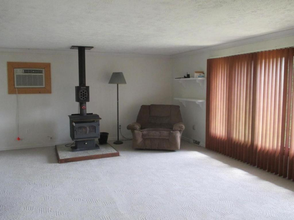 4220 Reservoir Road Kingsport, TN 37660 - Photo 3 of 24 Living Room