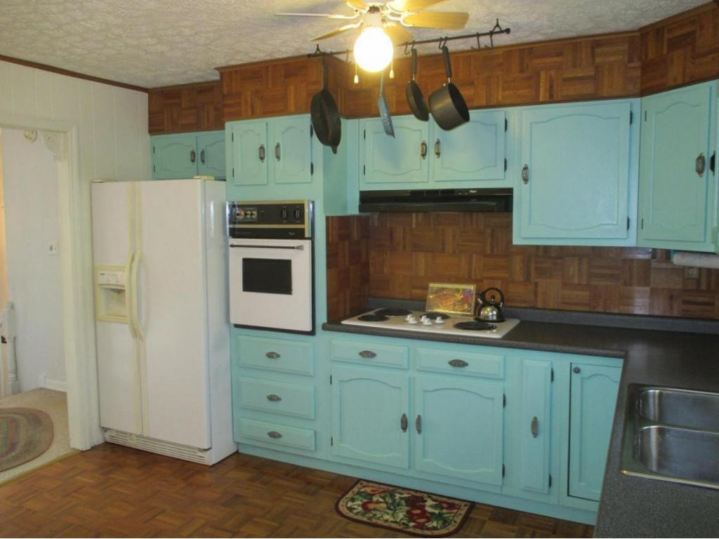 4220 Reservoir Road Kingsport, TN 37660 - Photo 6 of 24 kitchen