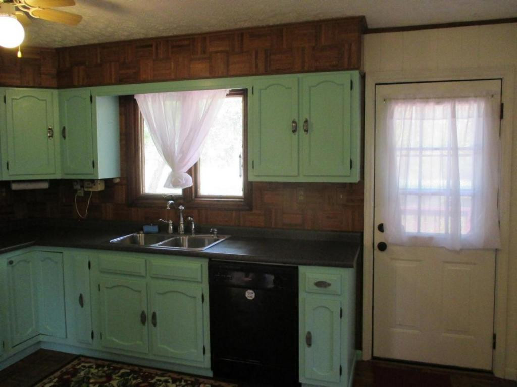 4220 Reservoir Road Kingsport, TN 37660 - Photo 7 of 24 Kitchen