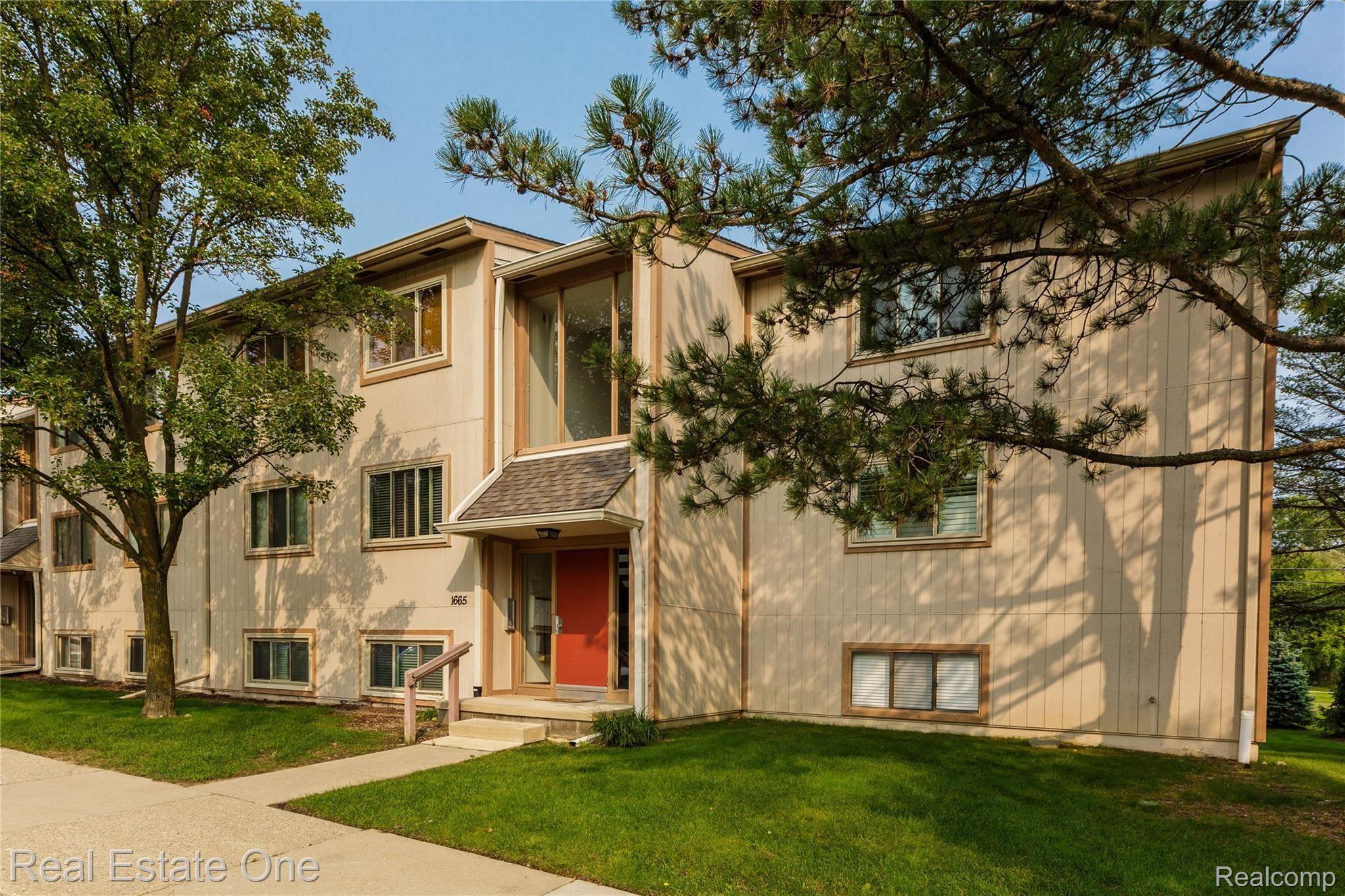 1665 Riverside Drive, Unit 12 Rochester, MI 48309 - Photo 1 of 26 2020.09
