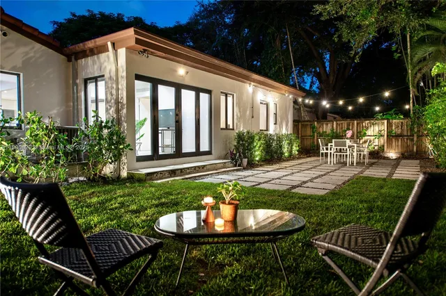 $1,050,000 | 360 Northeast 87th Street, El Portal, FL 33138