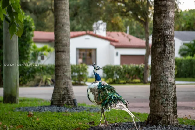 $1,050,000 | 360 Northeast 87th Street, El Portal, FL 33138