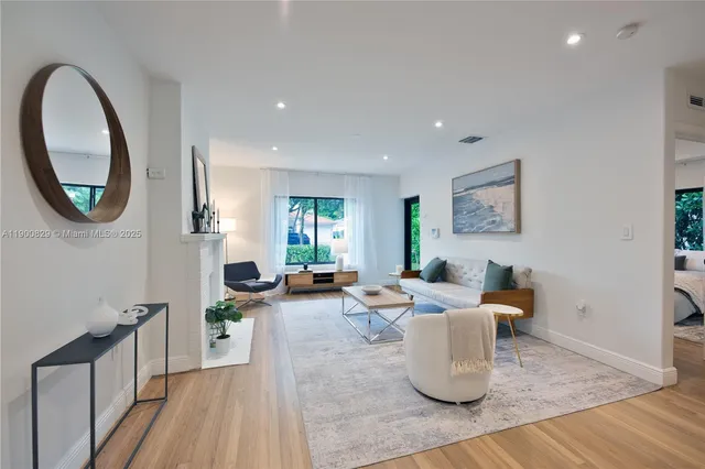 $1,050,000 | 360 Northeast 87th Street, El Portal, FL 33138