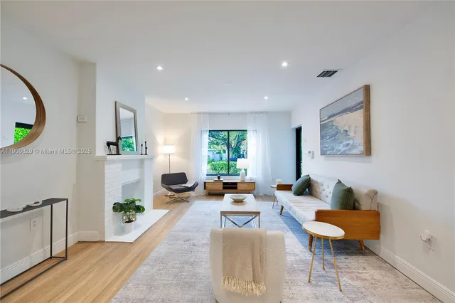 $1,050,000 | 360 Northeast 87th Street, El Portal, FL 33138