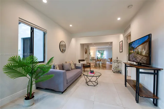 $1,050,000 | 360 Northeast 87th Street, El Portal, FL 33138