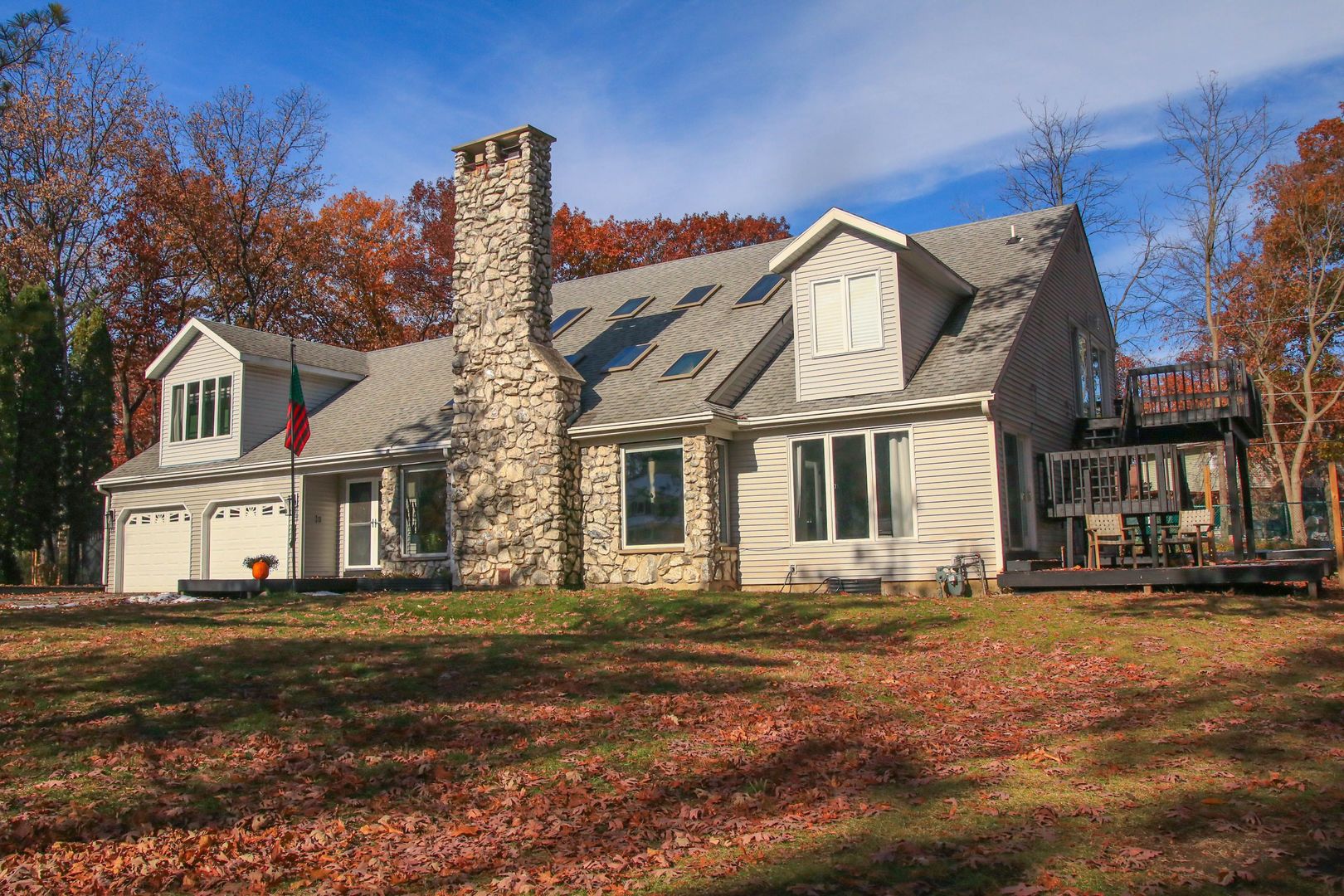 129 Cornwall Drive Crete, IL 60417 - Photo 1 of 31 a front view of a house with a garden