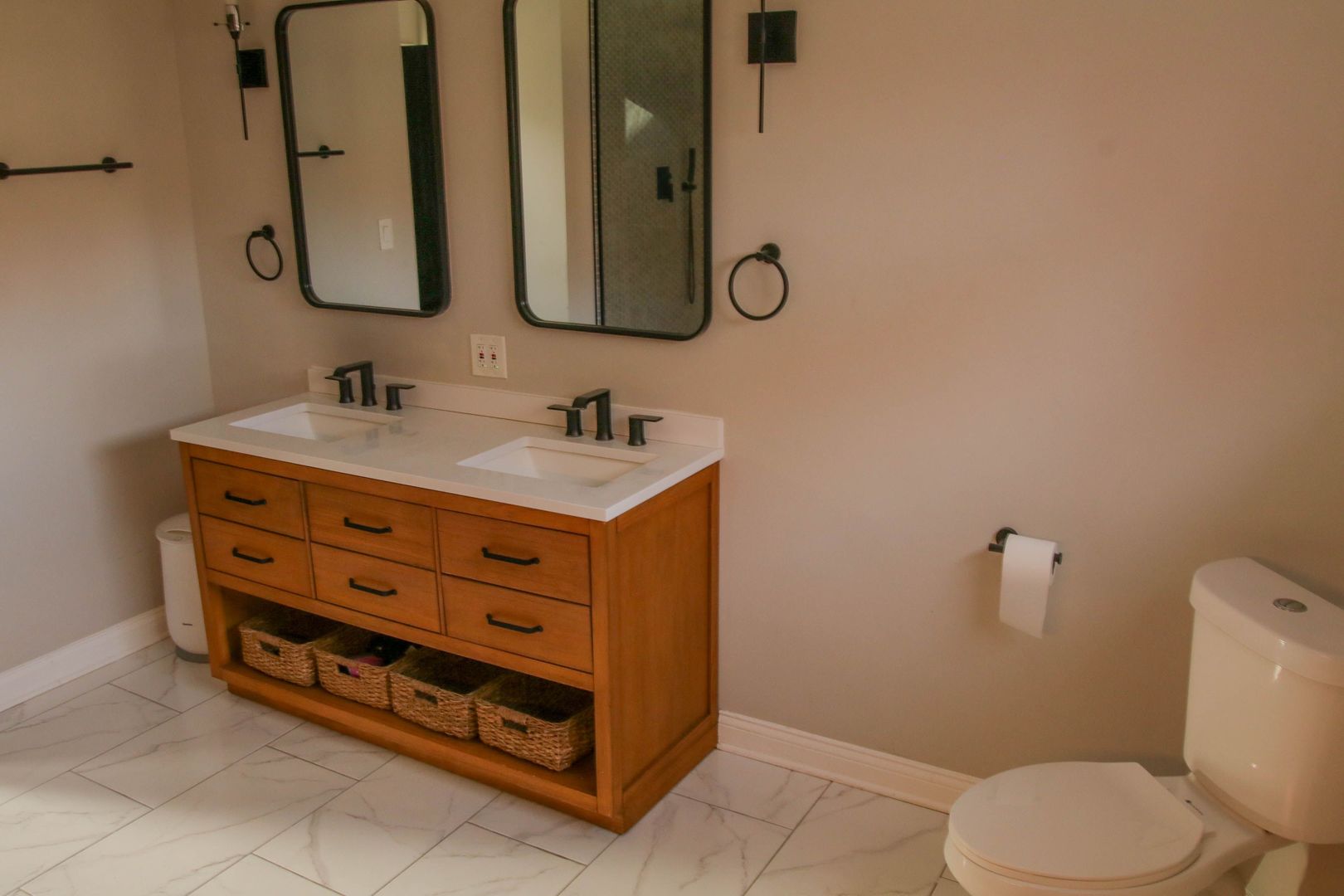 129 Cornwall Drive Crete, IL 60417 - Photo 19 of 31 a bathroom with a toilet sink and mirror