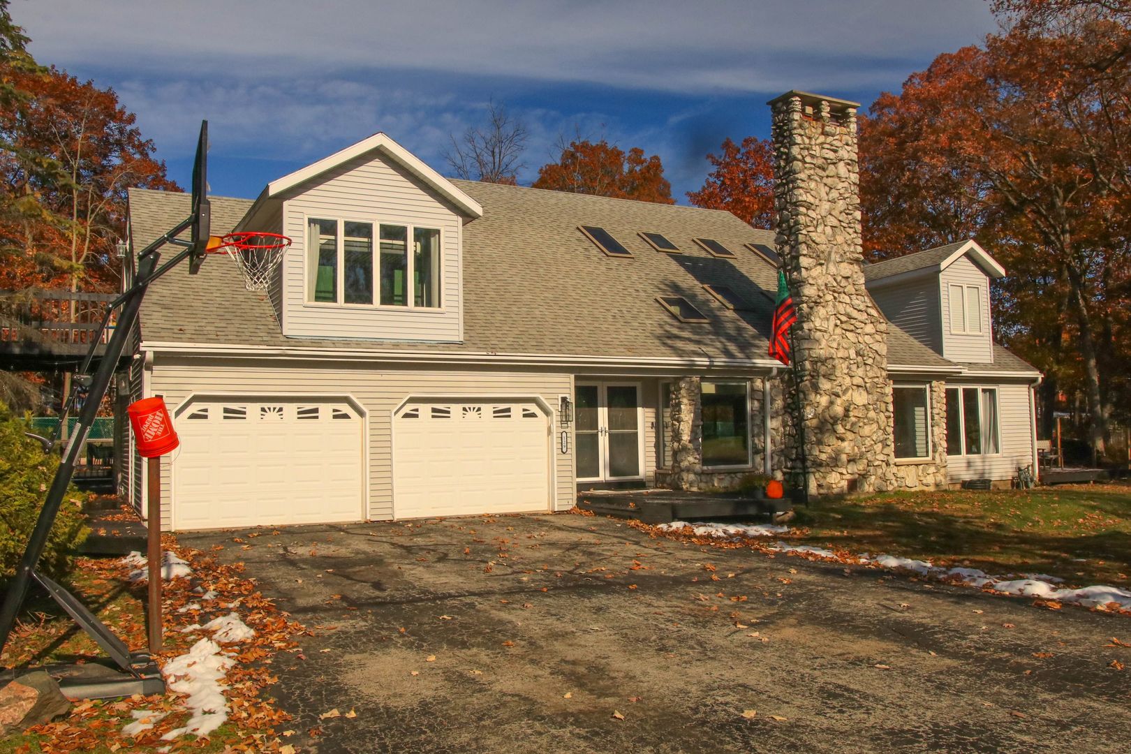 129 Cornwall Drive Crete, IL 60417 - Photo 2 of 31 a front view of a house with a yard