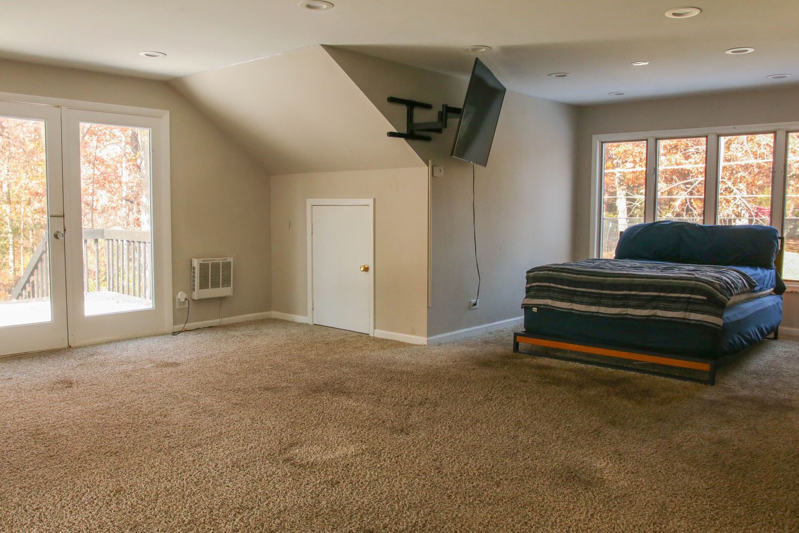 129 Cornwall Drive Crete, IL 60417 - Photo 24 of 31 a view of a livingroom with furniture and windows