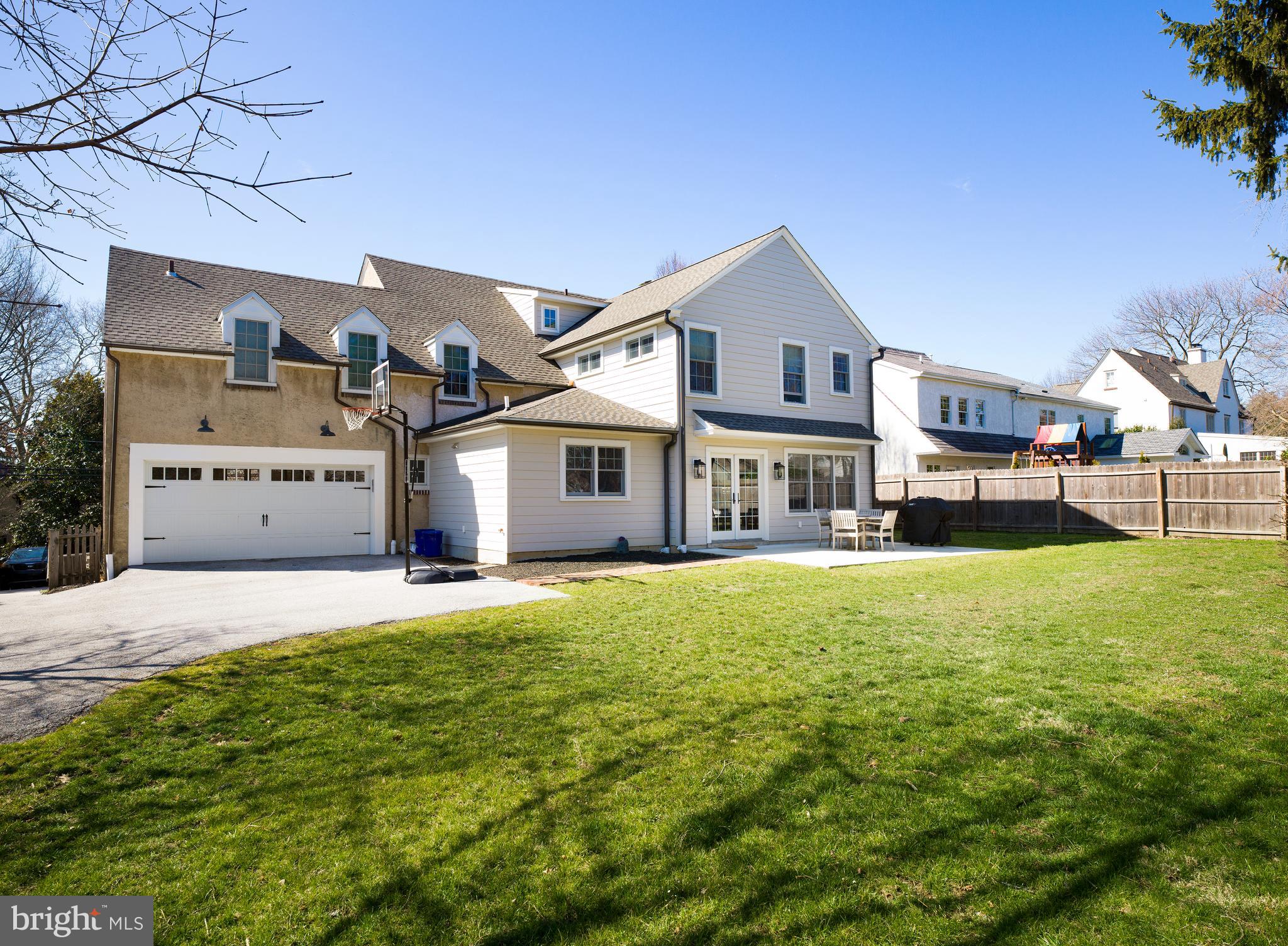 303 West Avenue Wayne, PA 19087 - Photo 4 of 38 Two car attached garage