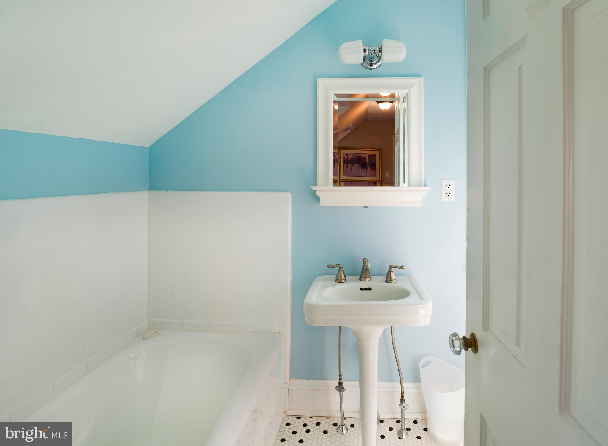 303 West Avenue Wayne, PA 19087 - Photo 31 of 38 Bathroom three