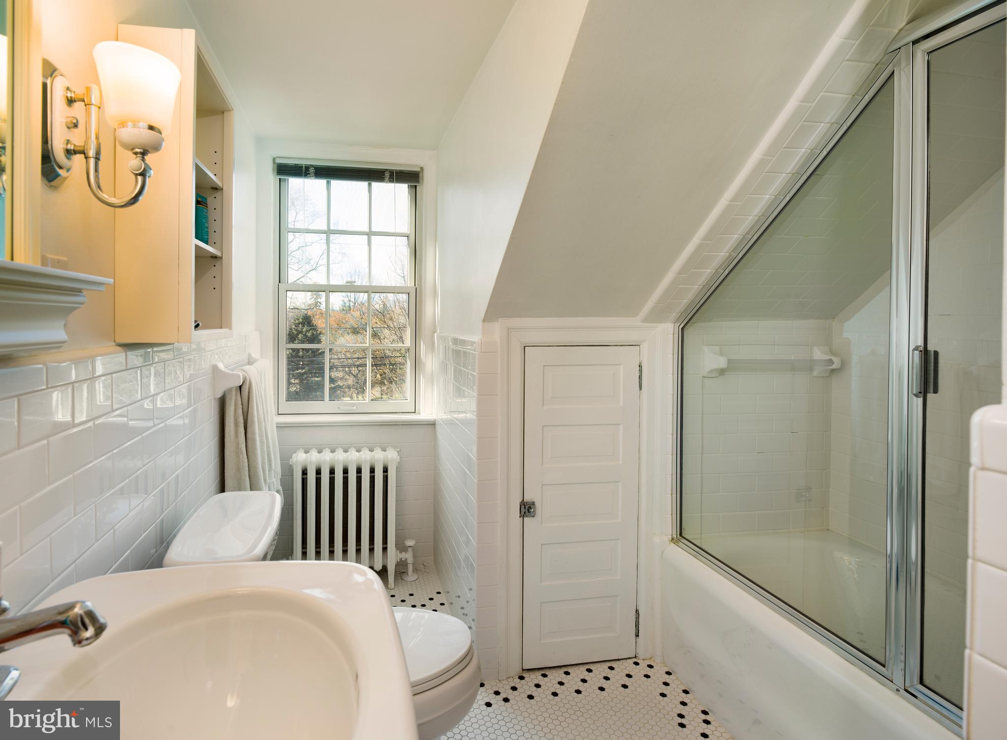 303 West Avenue Wayne, PA 19087 - Photo 34 of 38 Hall bathroom