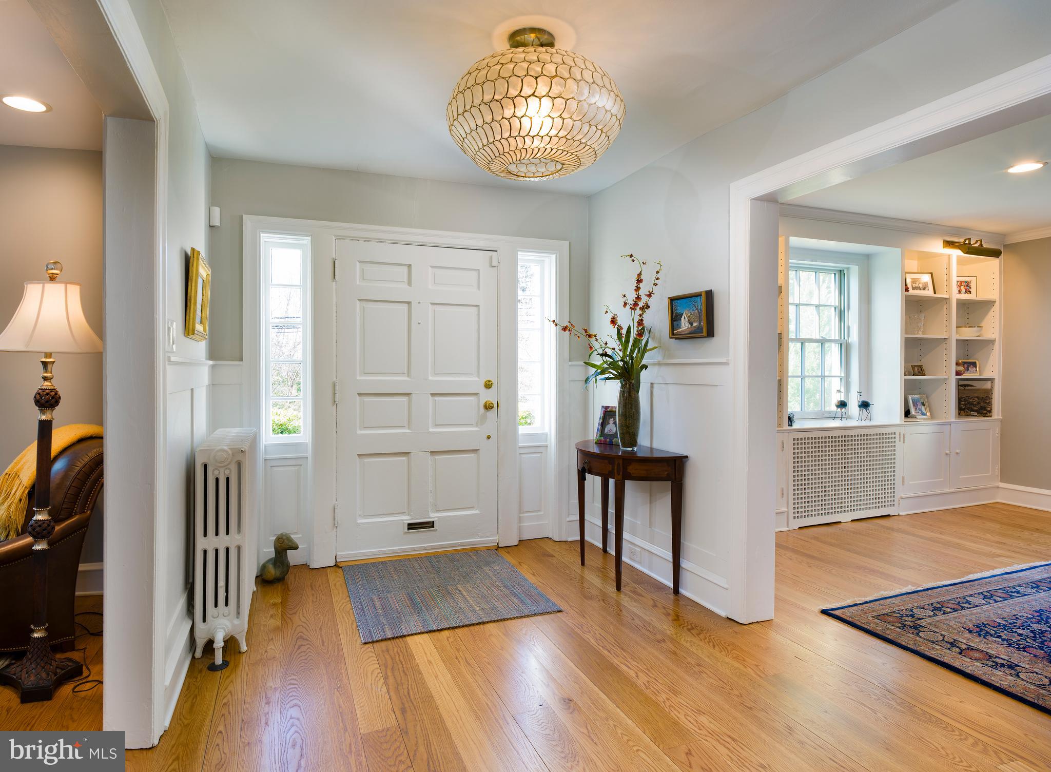 303 West Avenue Wayne, PA 19087 - Photo 6 of 38 Center hallway
