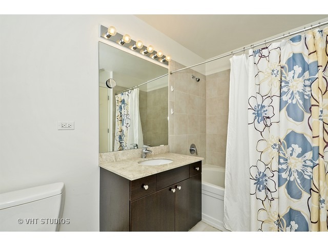 235 West Van Buren Street, Unit 2509 Chicago, IL 60607 - Photo 8 of 11