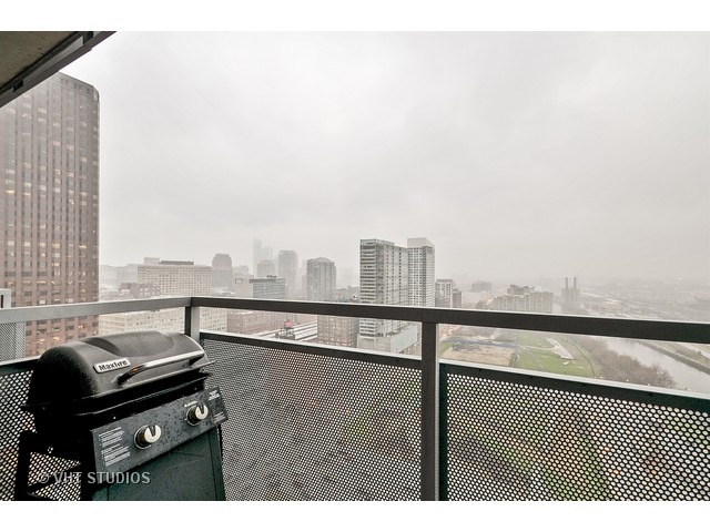 235 West Van Buren Street, Unit 2509 Chicago, IL 60607 - Photo 9 of 11