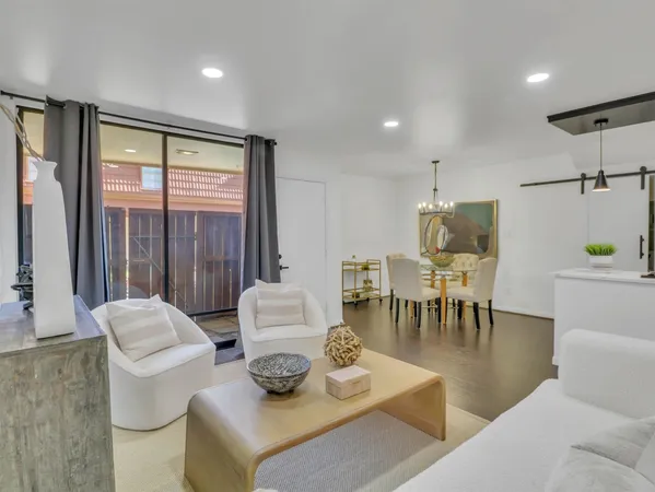 $168,000 | 3401 Timmons Lane, Unit 27, Houston, TX 77027