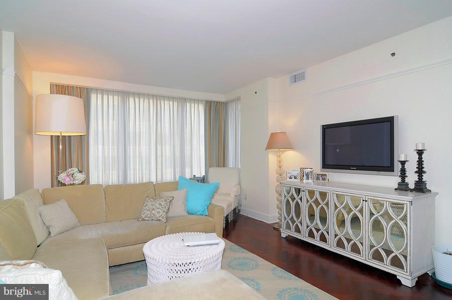 1155 23rd Street Northwest, Unit 4B Washington, DC 20037 - Photo 4 of 16