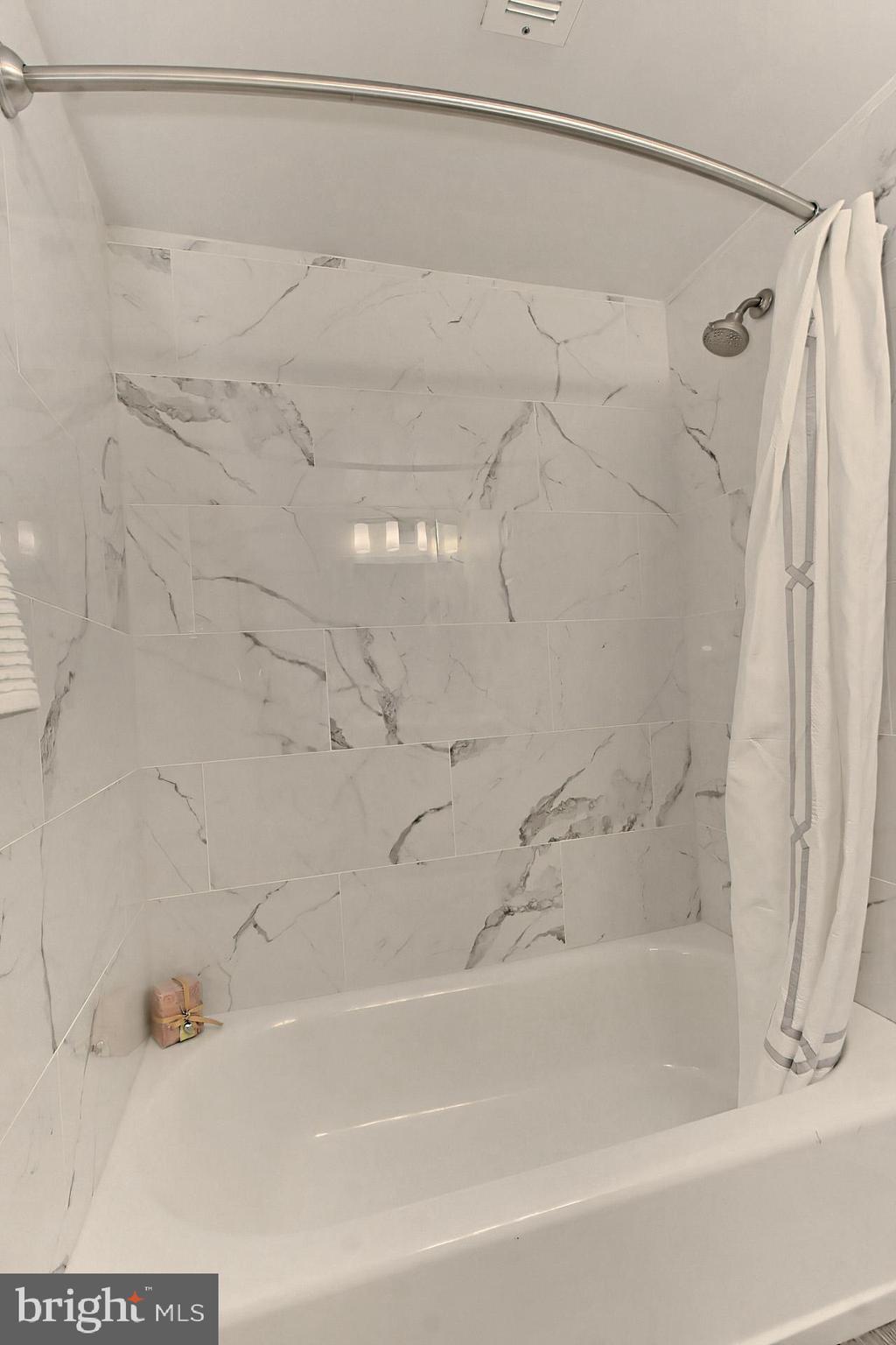 11631 Stoneview Square, Unit 11C Reston, VA 20191 - Photo 27 of 32 Gallery Image 27