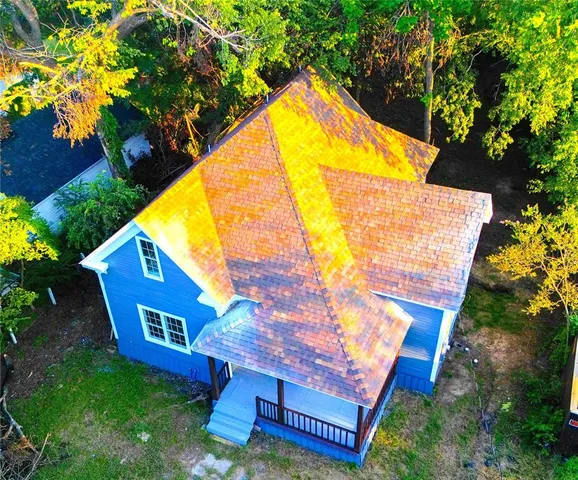 a view of a house with a backyard