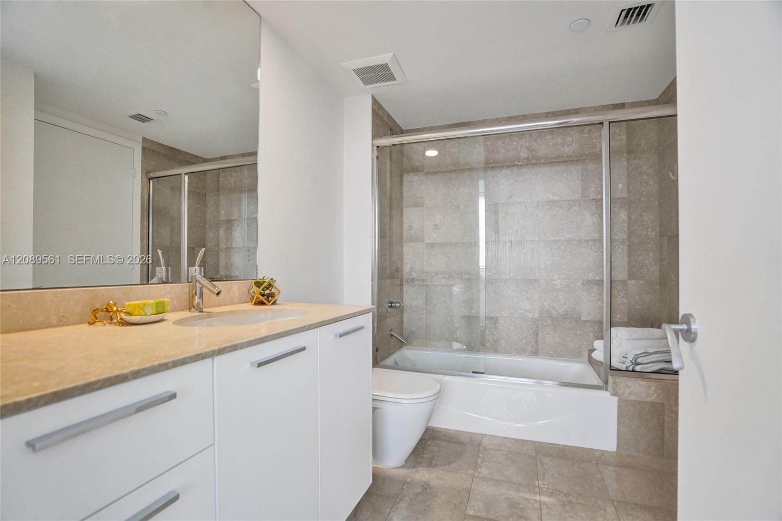 400 Alton Road, Unit 1505 Miami Beach, FL 33139 - Photo 19 of 25 Gallery Image 19