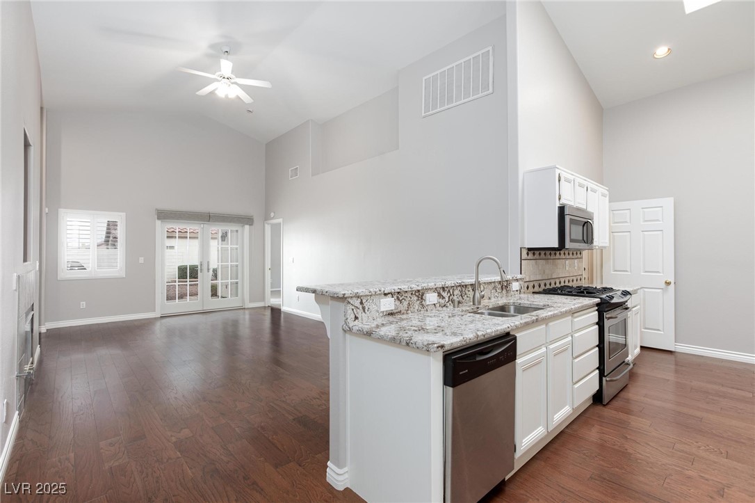 672 Hitchen Post Drive Henderson, NV 89011 - Photo 7 of 32