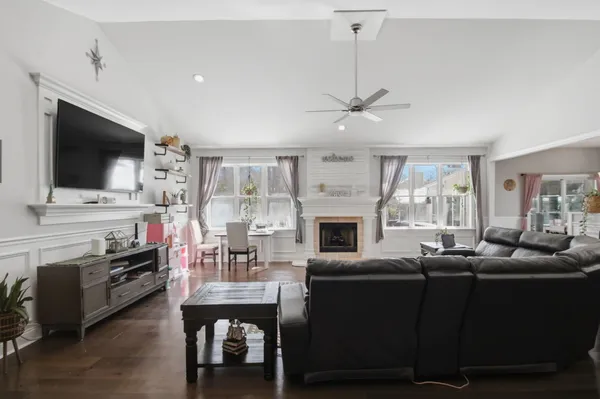 $474,900 | 1022 Rosewood Drive, Carpentersville, IL 60110
