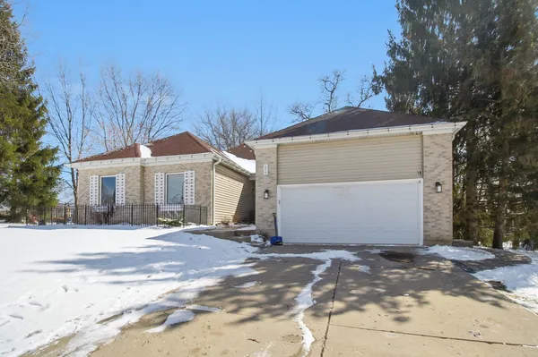 $474,900 | 1022 Rosewood Drive, Carpentersville, IL 60110