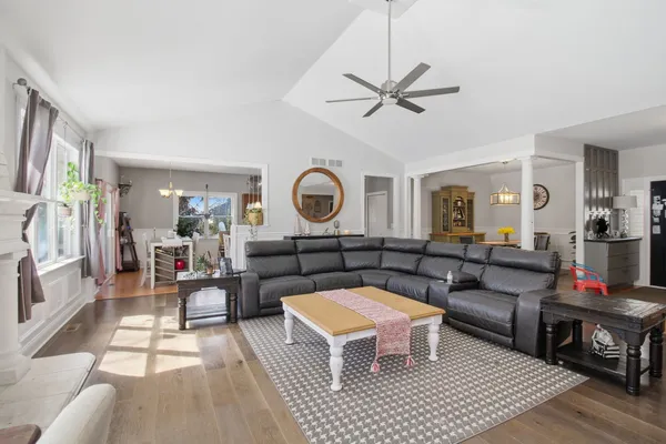 $474,900 | 1022 Rosewood Drive, Carpentersville, IL 60110