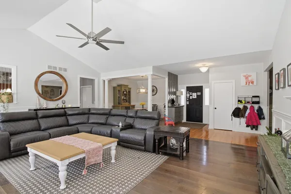 $474,900 | 1022 Rosewood Drive, Carpentersville, IL 60110
