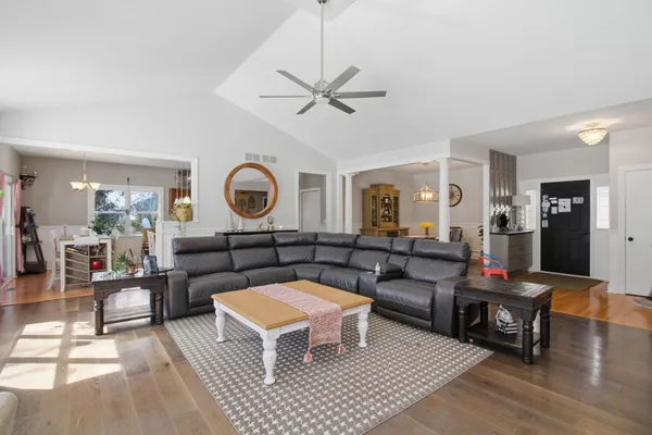 $474,900 | 1022 Rosewood Drive, Carpentersville, IL 60110