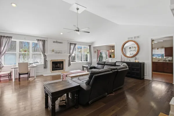 $474,900 | 1022 Rosewood Drive, Carpentersville, IL 60110