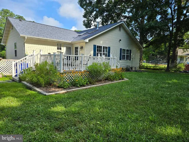 a view of a tennis court