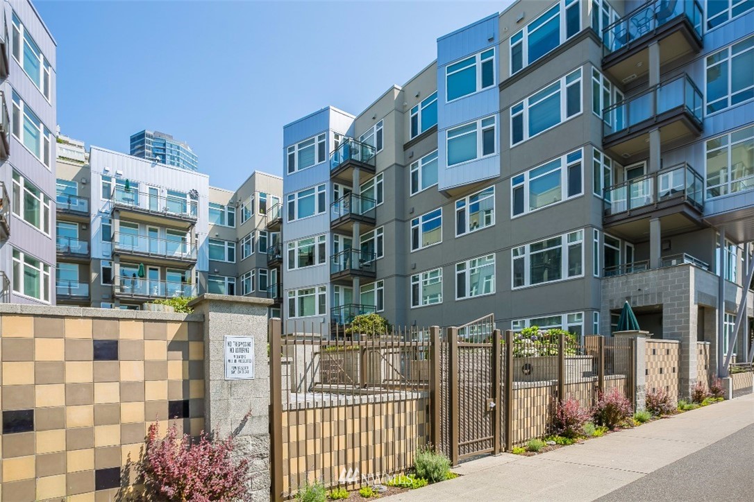 2000 Alaskan Way, Unit 257 Seattle, WA 98121 - Photo 25 of 25 a city view of a brick building