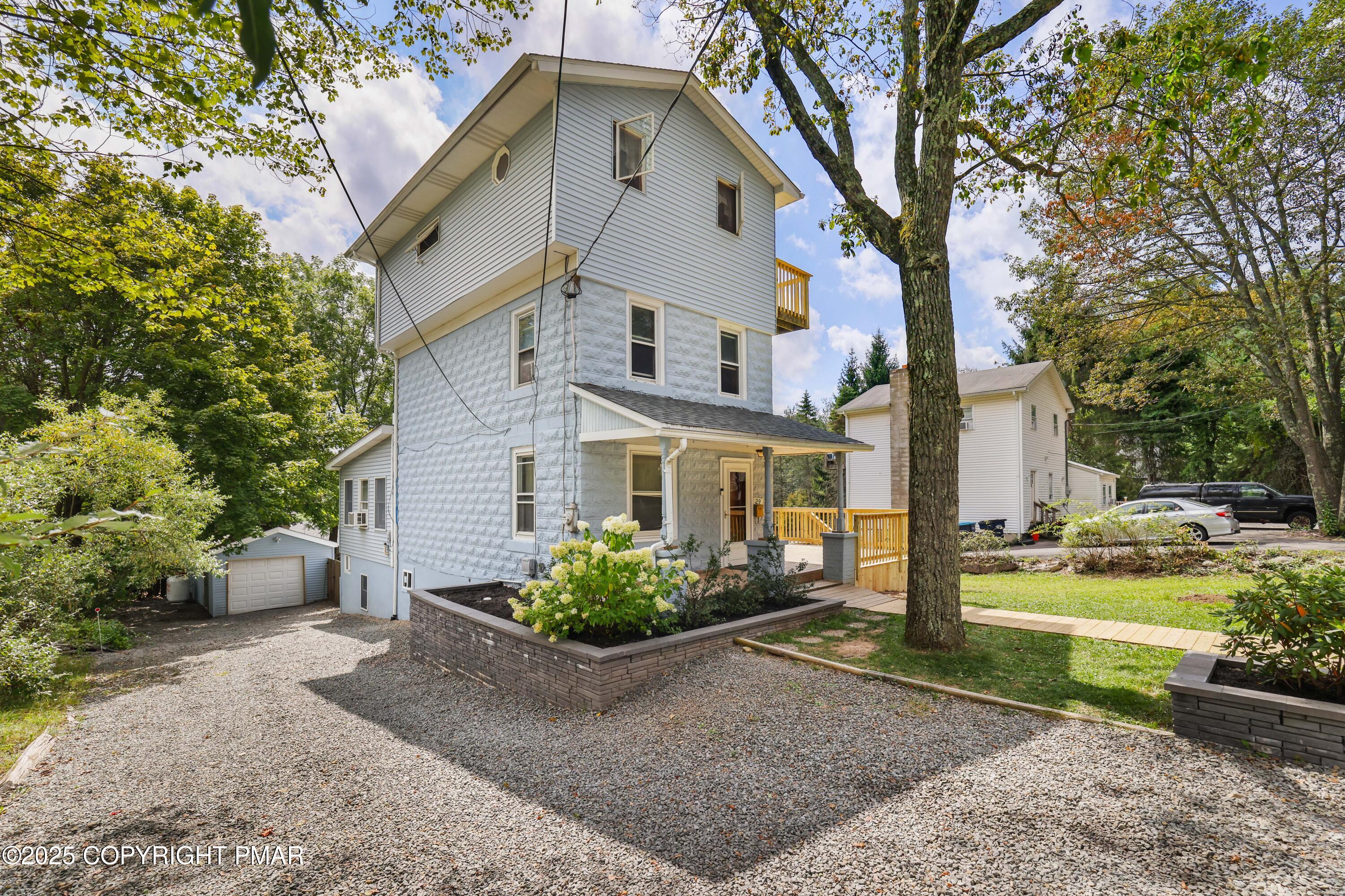 29 Reeder Street Mount Pocono, PA 18344 - Photo 2 of 50 a front view of a house with garden