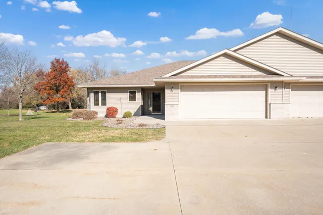 $349,900 | 2327 Pinewood Road Southeast, Rochester, MN 55904