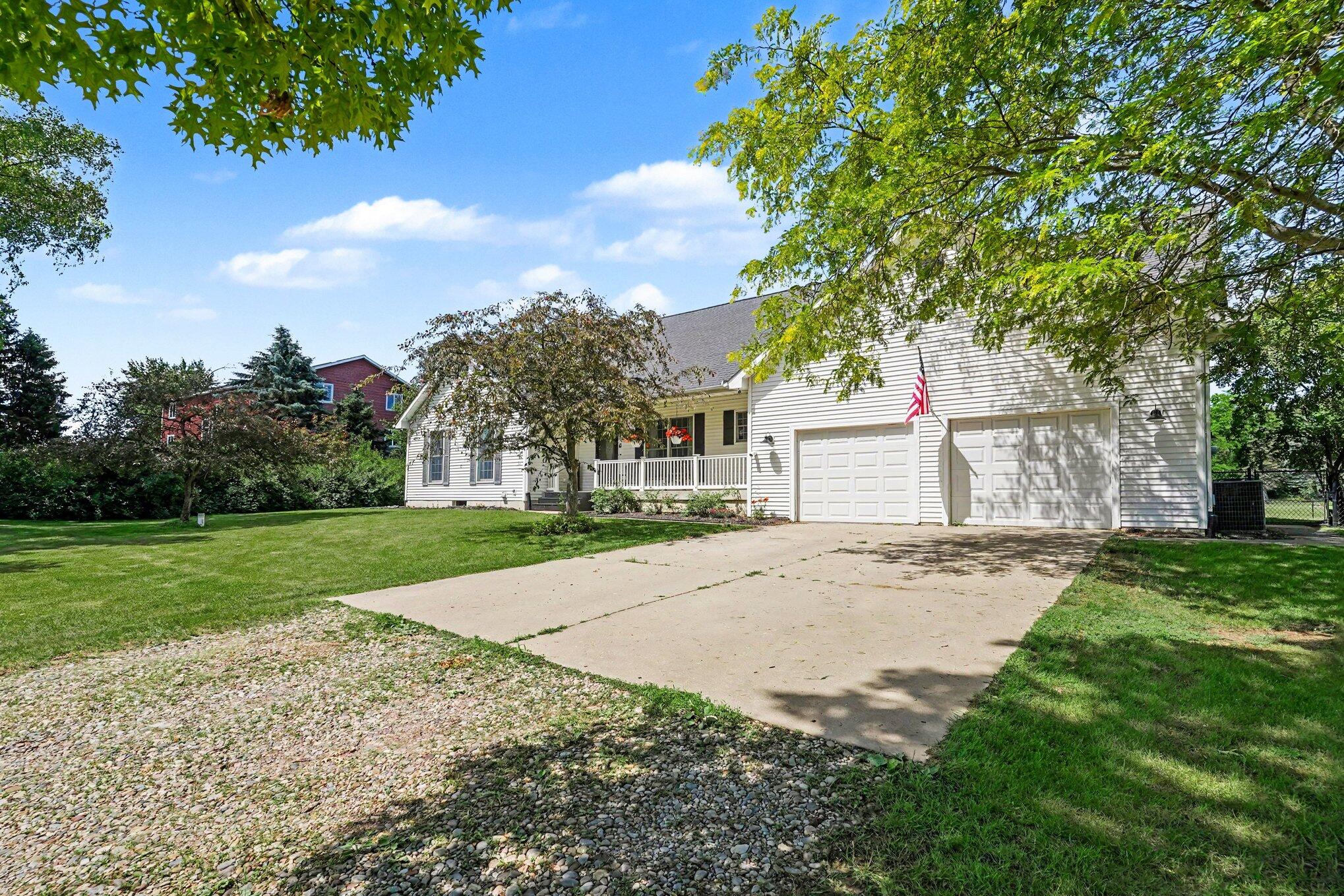 10464 Hankerd Road Pleasant Lake, MI 49272 - Photo 24 of 28 Garage/Drive