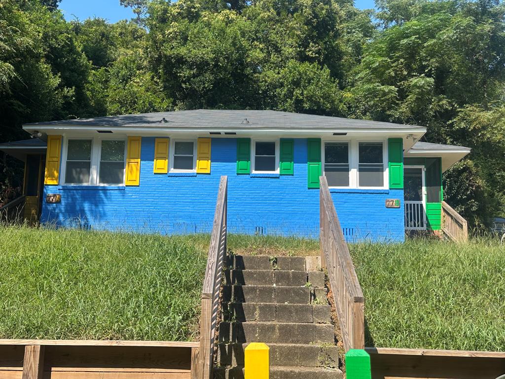 a view of house with a yard