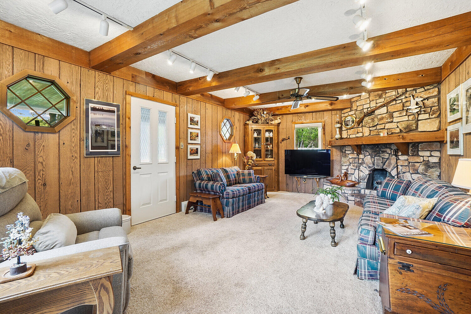 9461 River Road Pleasant Prairie, WI 53158 - Photo 33 of 51 Living Room