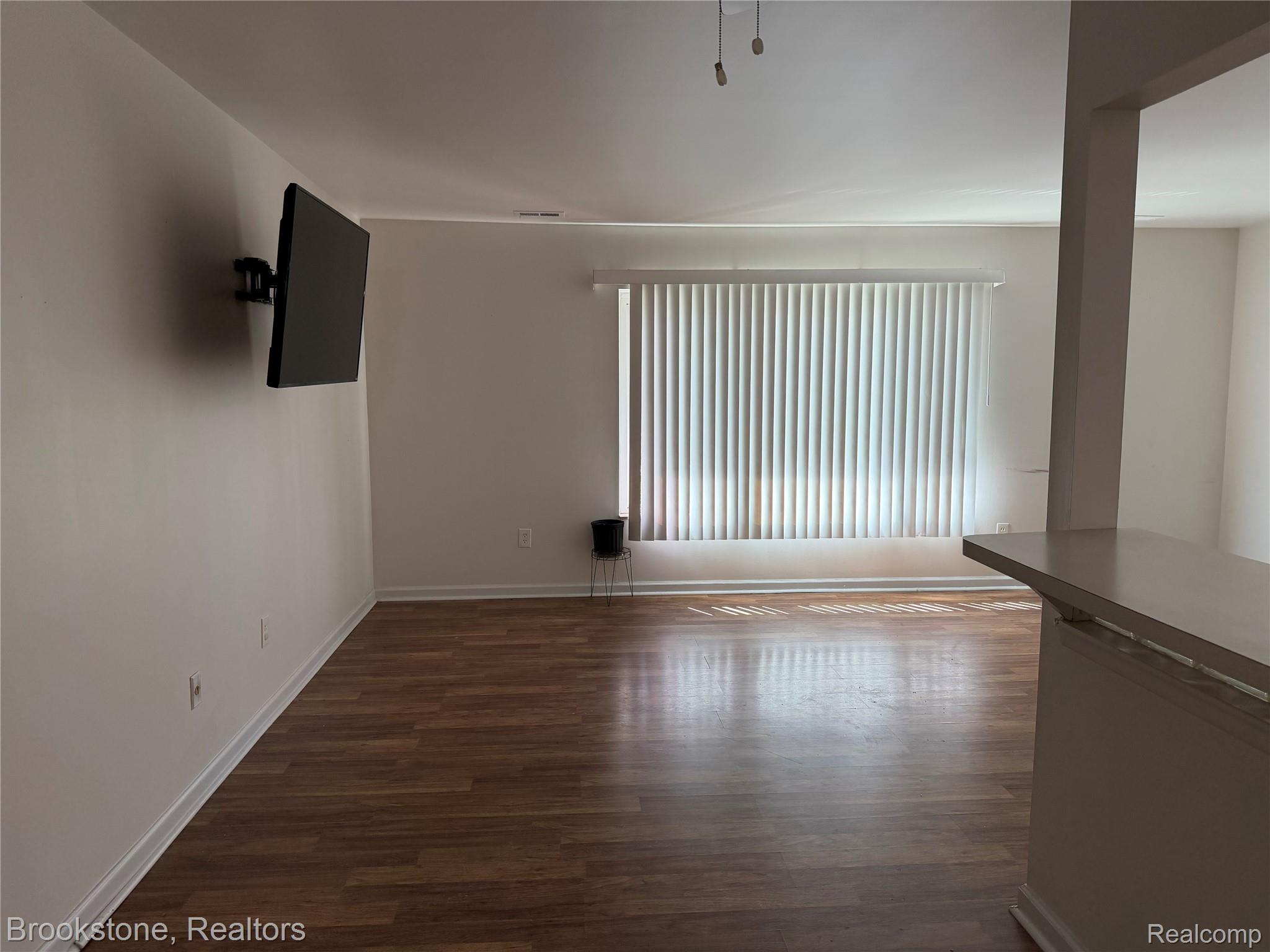 23600 Kelly Road, Unit #6 Eastpointe, MI 48021 - Photo 5 of 11 IMG_9631.jpeg