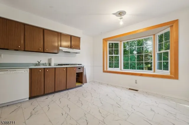 $749,999 | 74 Fairway Drive, East Hanover, NJ 07936