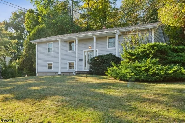 $749,999 | 74 Fairway Drive, East Hanover, NJ 07936